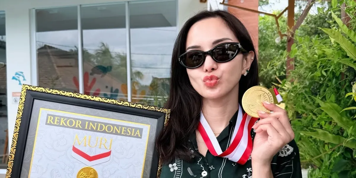 Portrait of Kirana Larasati Achieving MURI Record, First Indonesian Woman to Dive More than 120 Meters