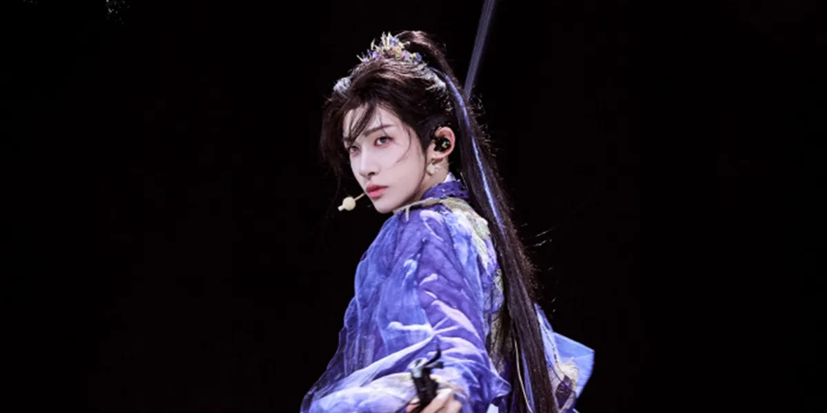 Portrait of Liu Yu's Costume during Dance No Batidao at His Concert, Dramatic and Elegant