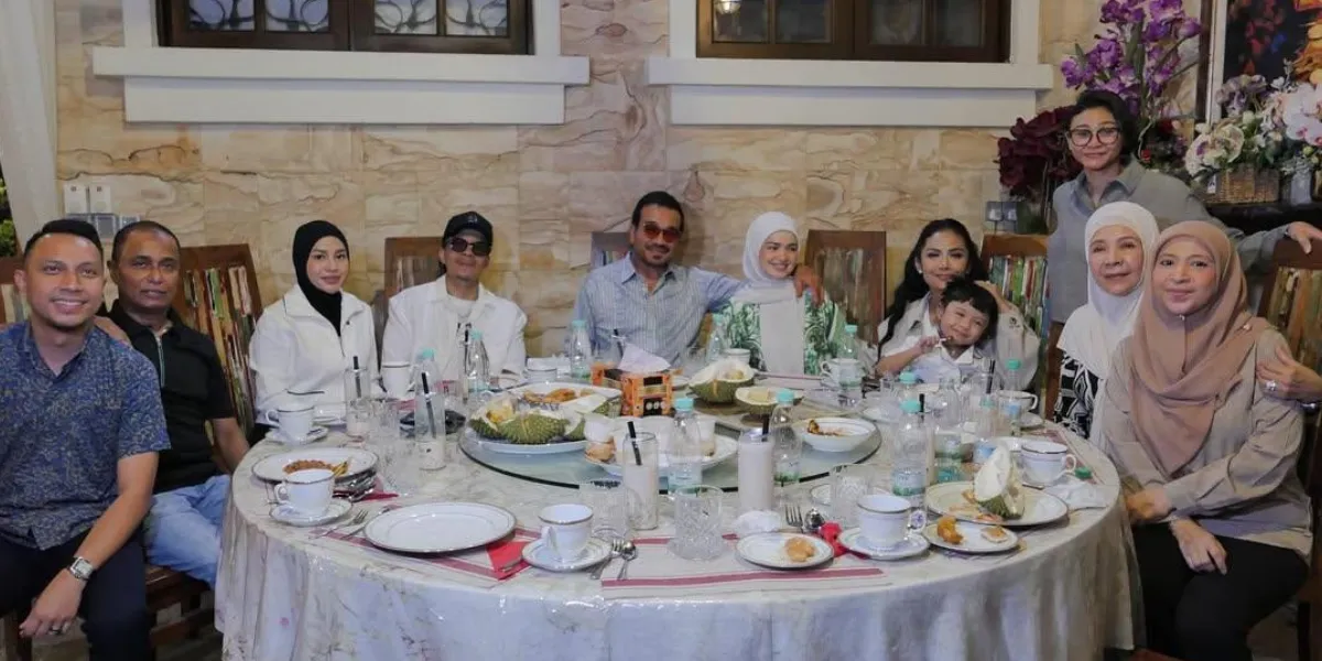 7 Photos of Kris Dayanti with Atta and Aurel Visiting Siti Nurhaliza's House, Warmly Welcomed