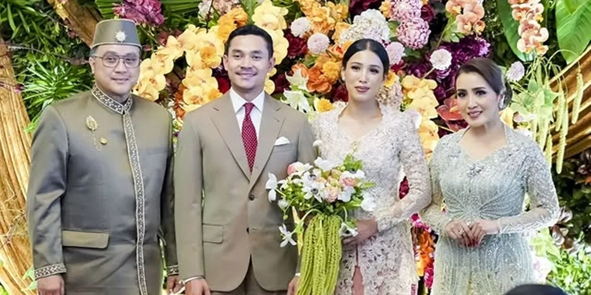 Portrait of Alifiya's Engagement, Daughter of Dede Yusuf, Engaged to a Handsome Lawyer