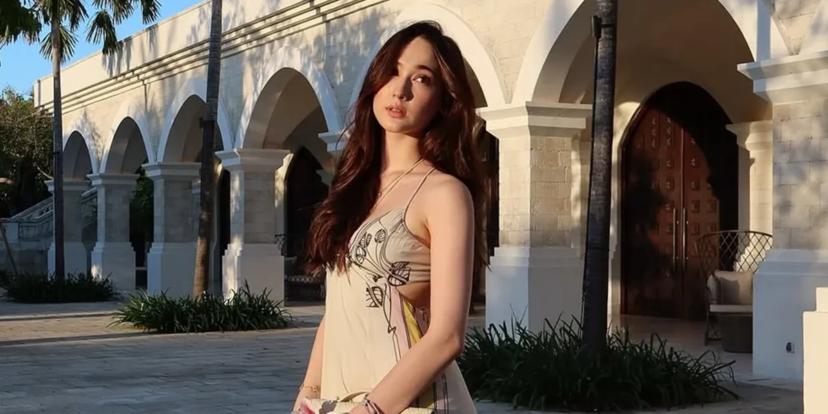 Portrait of Laura Moane Appearing So Elegant, Making Her Beauty Even More Expensive