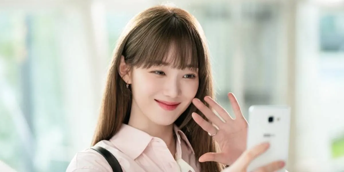 Portrait of Lee Sungkyung with New Hair and Makeup Style in the Drama IN YOUR RADIANT SEASON