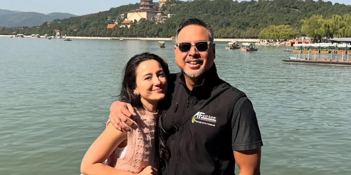 Portrait of Julie Estelle's Small Family Vacation in China, Beautiful Daughter Becomes the Spotlight