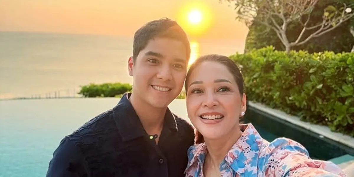 Sweet Portrait of Maia Estianty Kissing Al Ghazali, Gives Touching Message - Praised by In-Laws