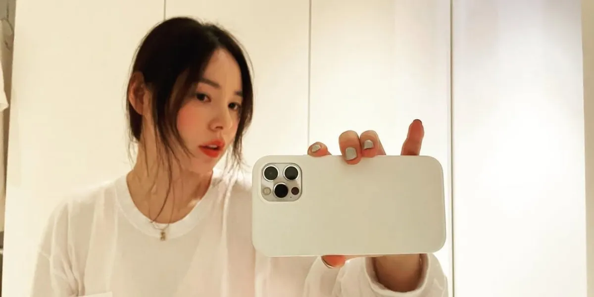 Portrait of Min Hyo Rin Entering Her Forties, the Beauty of Taeyang's Wife