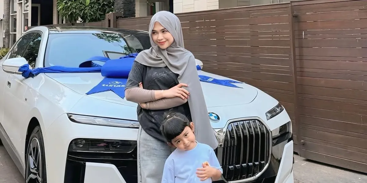 Portrait of Ria Ricis's New Luxury Car, Hoping Moana is Happy