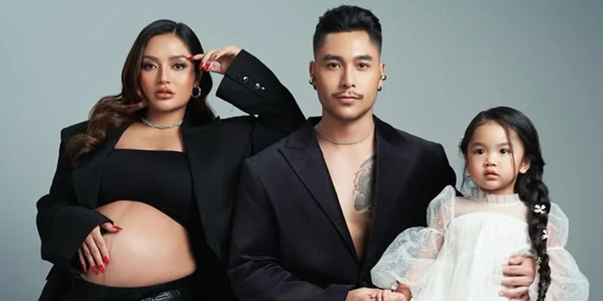 A Hilarious Moment of Siti Badriah Farting in Front of Her Husband and Child, Krisjiana: Your Behavior is Undignified, Siti