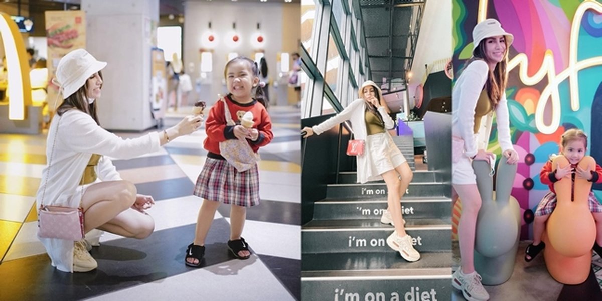 Portrait of Momo Geisha and Child in Singapore, Fun Eating Ice Cream Together - Like Siblings