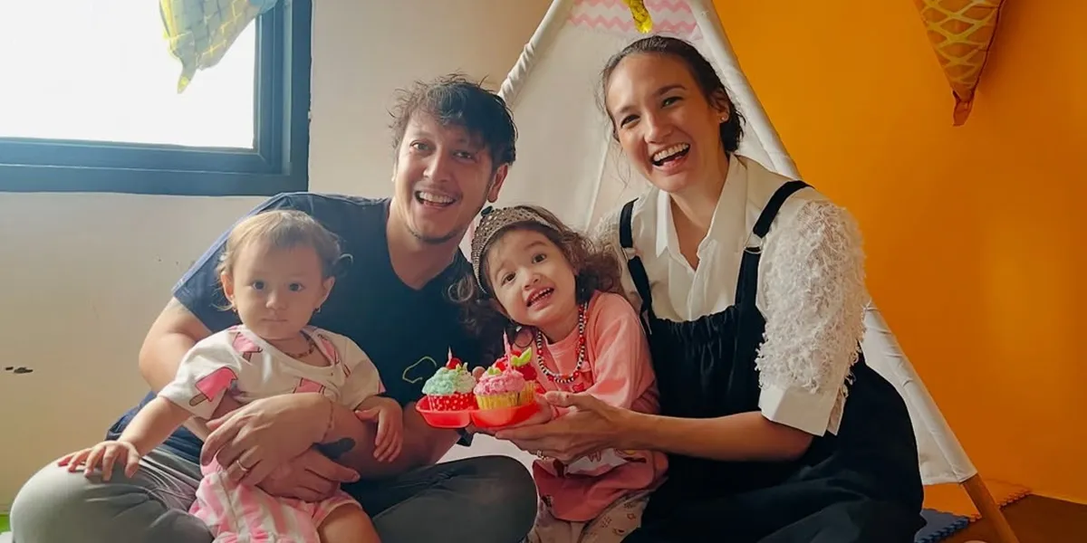 Portrait of Nadine Chandrawinata Taking Her Children to the Night Market, Riding Mini Train - Painting on Canvas