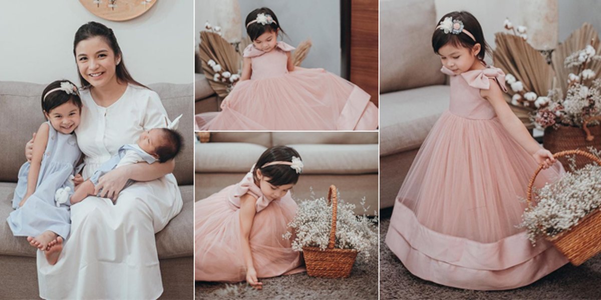 Portrait of Nastusha Putri Chelsea Olivia who is now an older sister, looking more beautiful in Princess Aurora gown