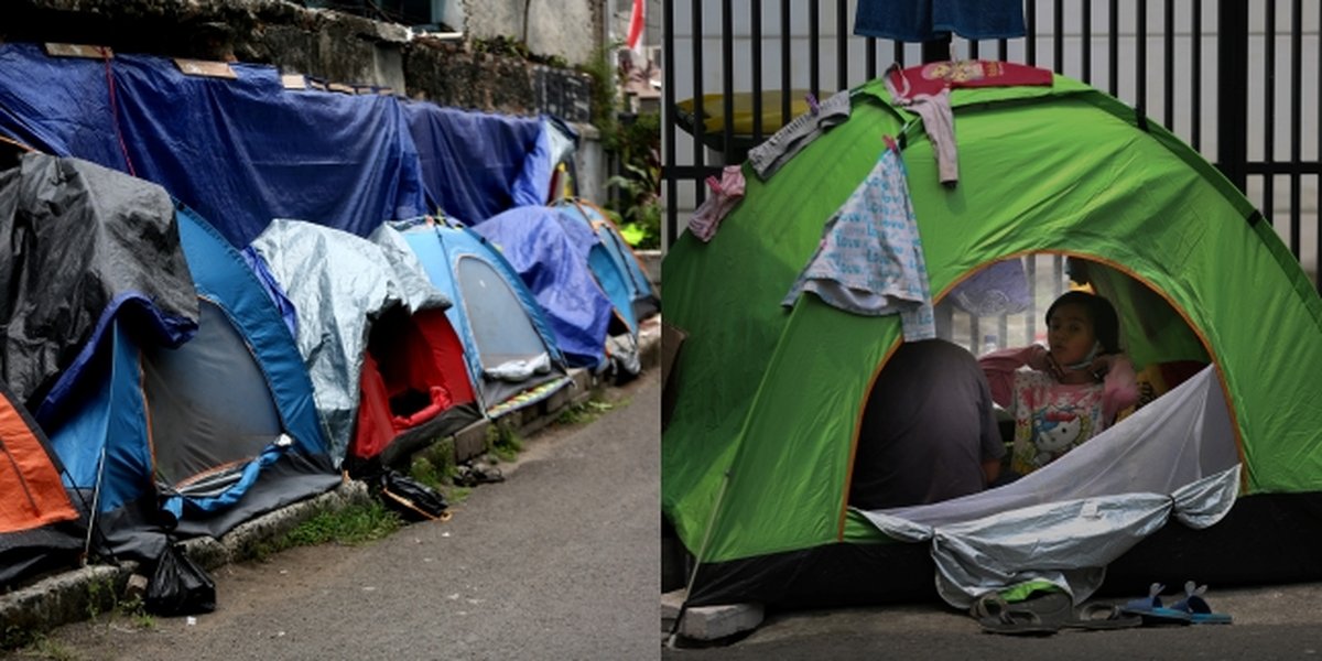 Portrait of Afghan Refugees in Indonesia, Long Stranded Living on the Streets Using Tents