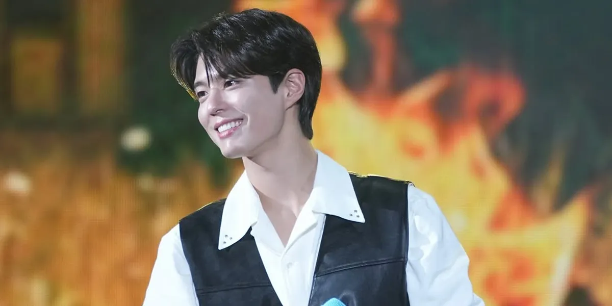 Park Bo Gum's Portrait as the First Korean Actor to Visit a Fan Event Cafe in Indonesia