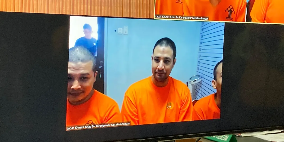 Ammar Zoni's Appearance at the Trial, Now with a Bald Head and Wearing an Orange Uniform