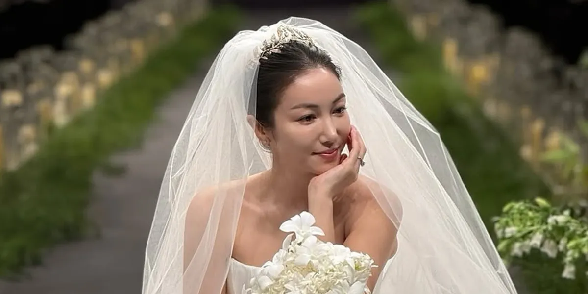 Portrait of Kim Ok Bin's Wedding Taken with a Phone, Beautiful Natural Bride