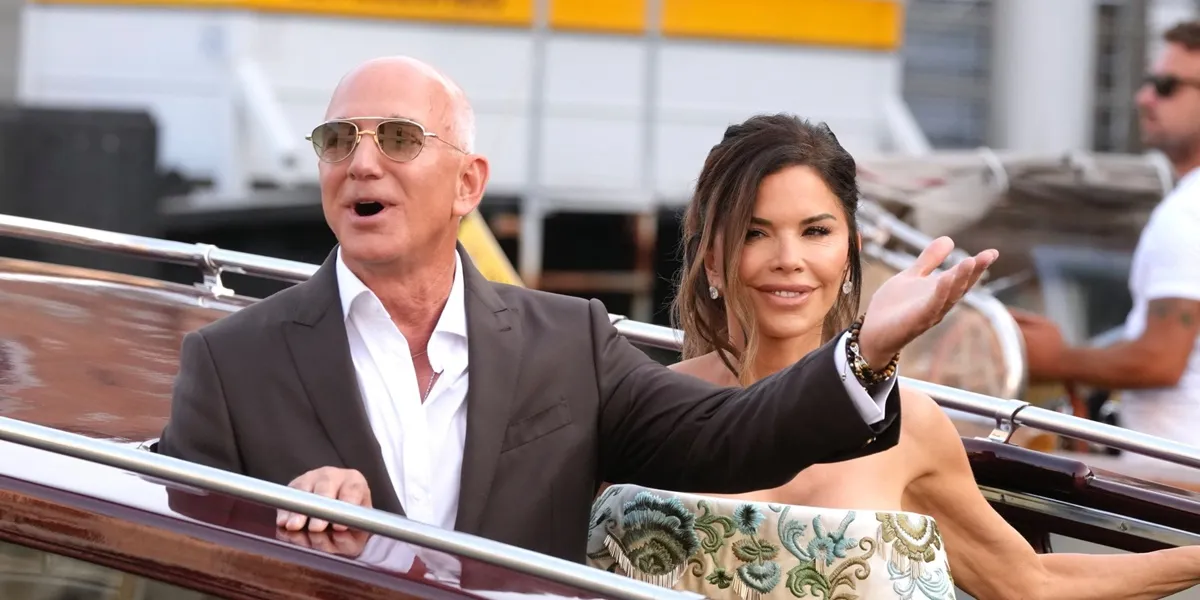 The Luxurious Wedding Portrait of Jeff Bezos in Venice Draws Attention, As the Love Story of the Tycoon Becomes an Environmental Controversy