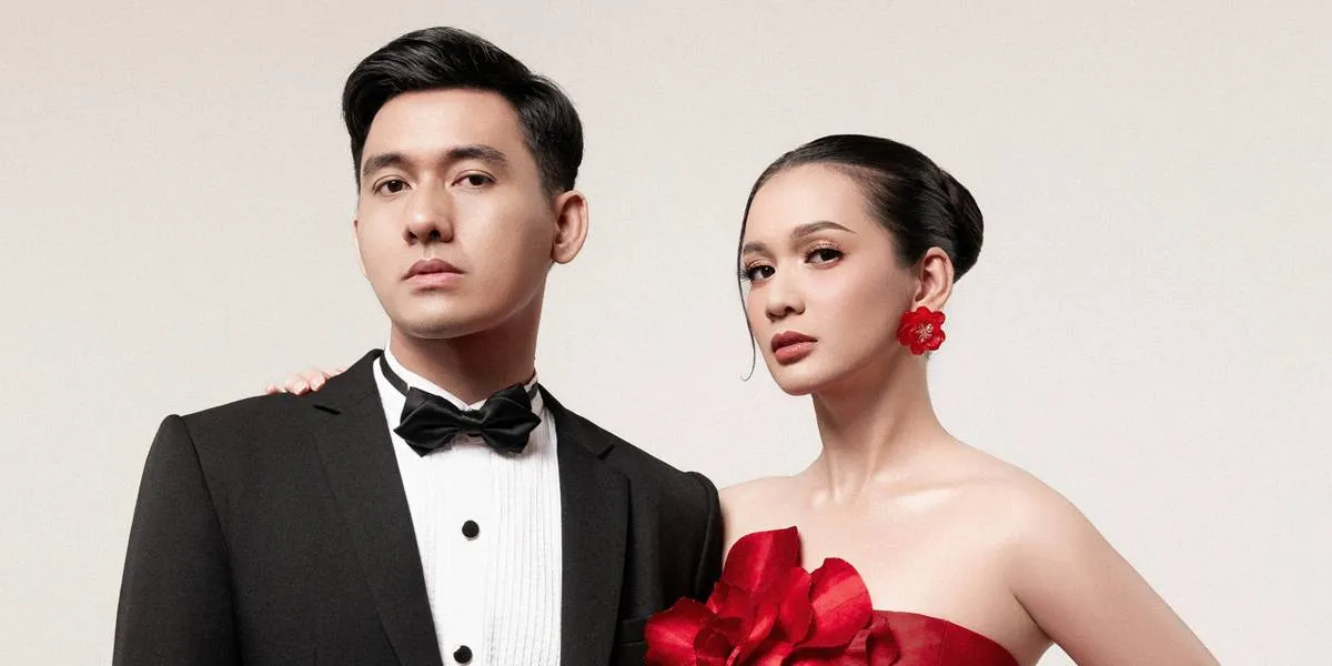 Prewedding Portrait of Dea Annisa and Mazaki Achmad Like a Couple in a Romantic Film