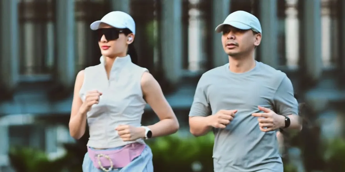Portrait of Raditya Dika Running with Anissa Aziza, Ready to be a Casual Runner