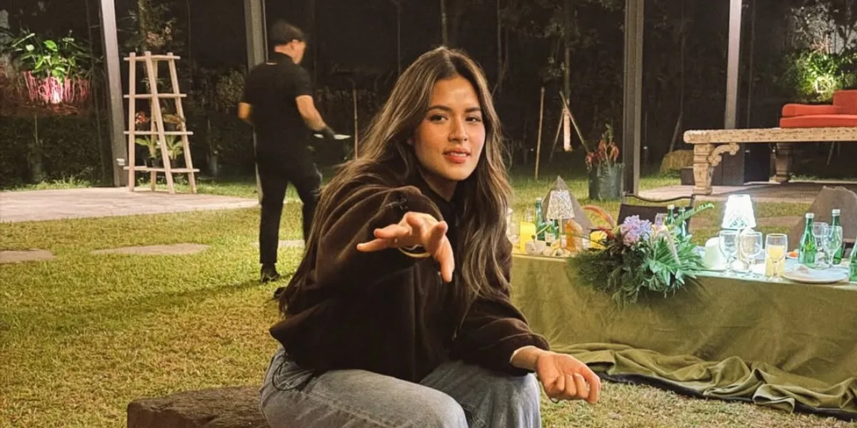 Portrait of Raisa Vacationing with Her Child & Friends, Staying Overnight in the Mountains