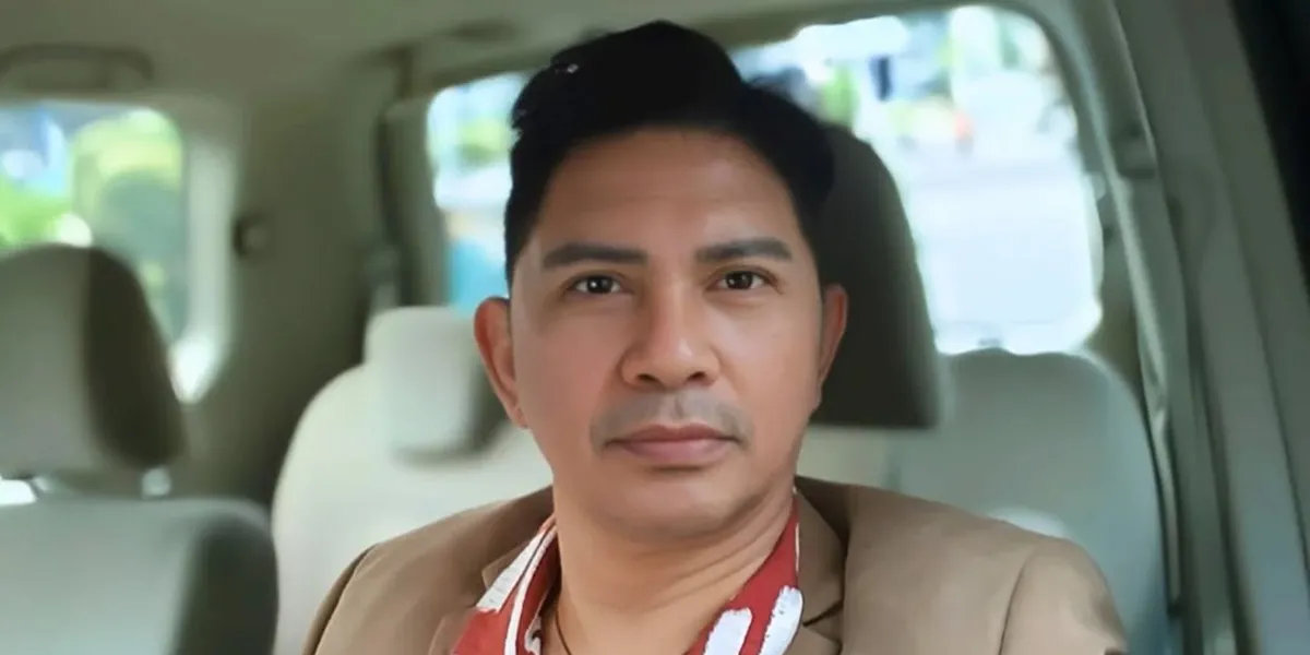 Portrait of Ronnie Sianturi Posting a Photo of His Son Praying, Proud Despite Different Religions