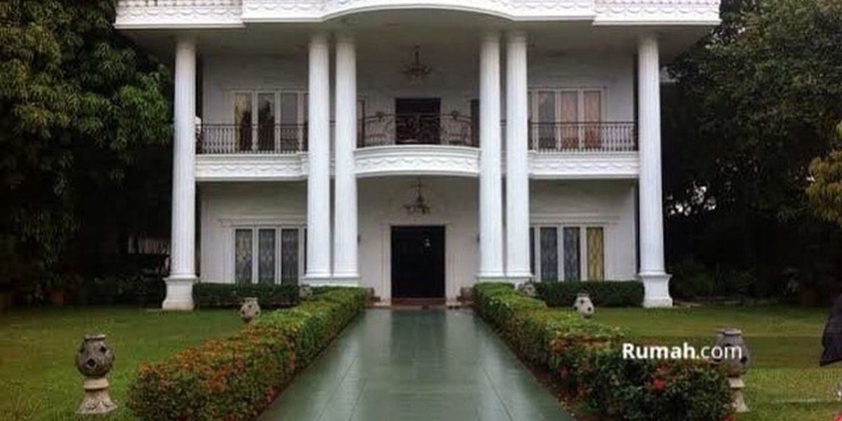 Portrait of a Super Luxury House Location for Filming Old Soap Operas, Rent Price Rp 150 Million Per Month