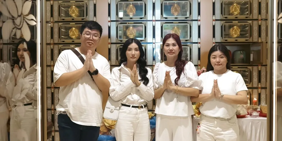 7 Photos of Sarwendah and Family Commemorating 100 Days Since Father's Passing, Crying - Expressing Longing