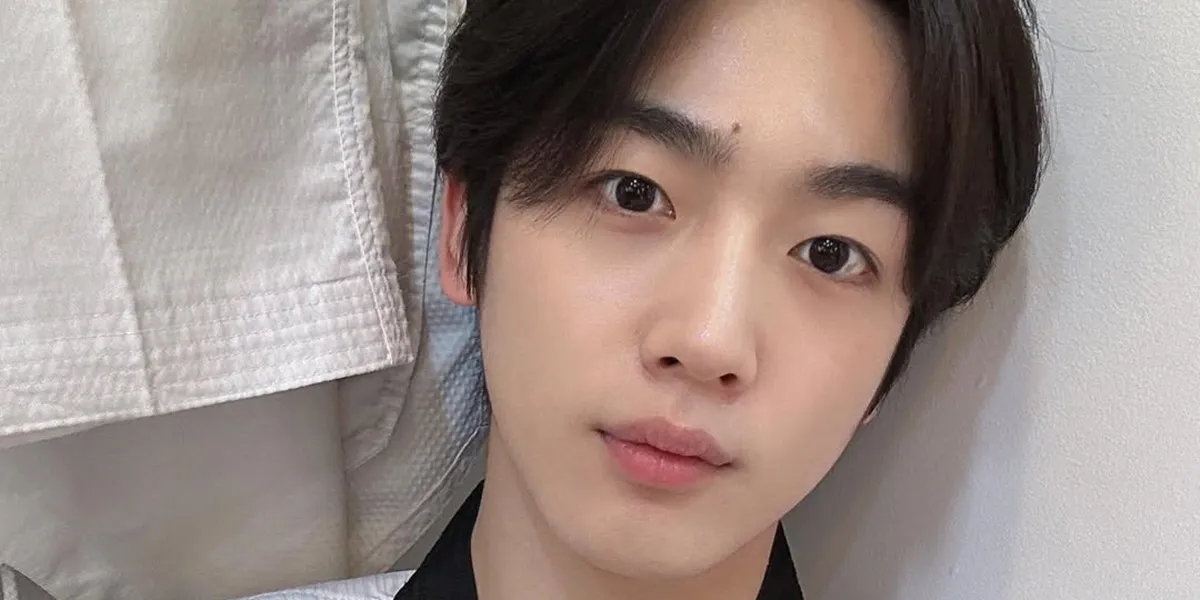 7 Selfie Portraits of Kim Yo Han, the Handsome Star of the Korean Drama THE WINNING TRY