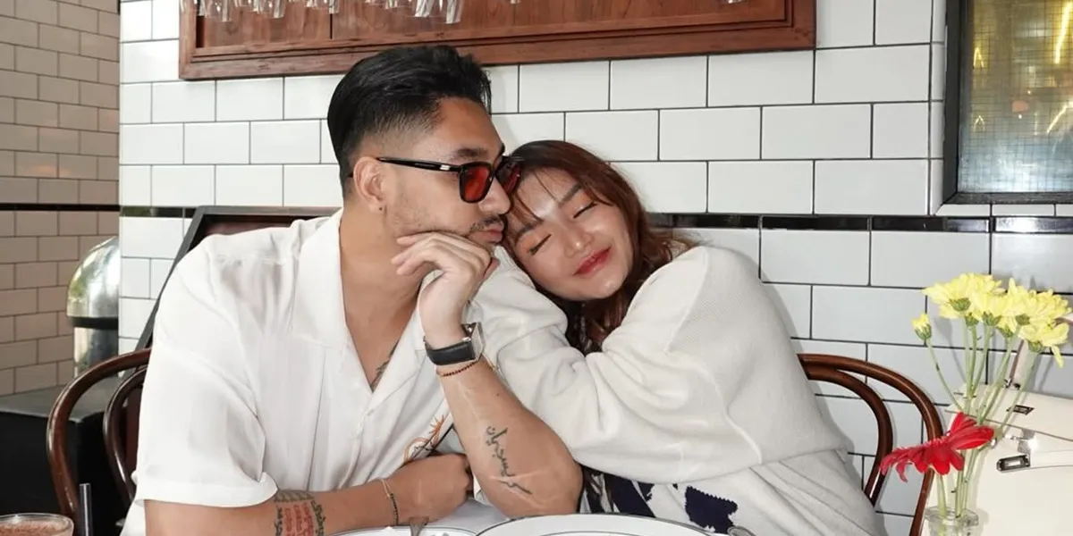 Portrait of Siti Badriah and Krisjiana Intimately Like Dating, Claims to be '3rd Wife' at Home