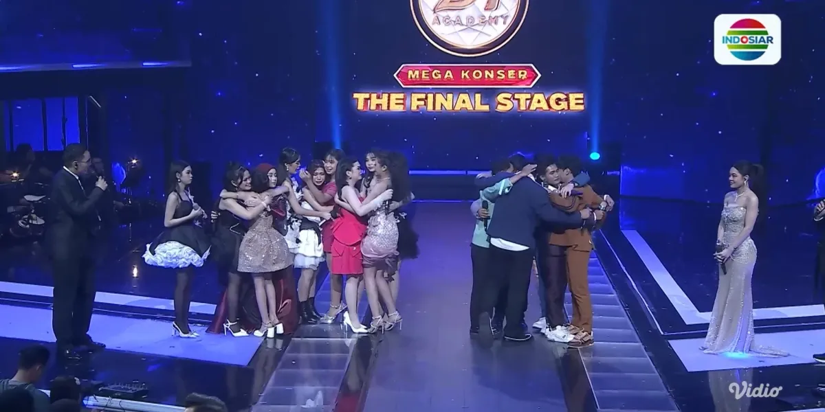 The Portrait of Tears and Emotion from the Alumni of D Academy 7 on the Mega Concert Stage