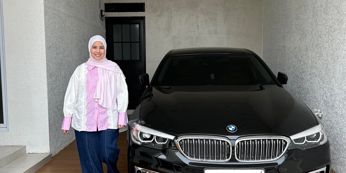 Portrait of Tya Ariestya Selling Luxury Car Gifted by Husband for Her Birthday, The Reason is Because It's Rarely Used