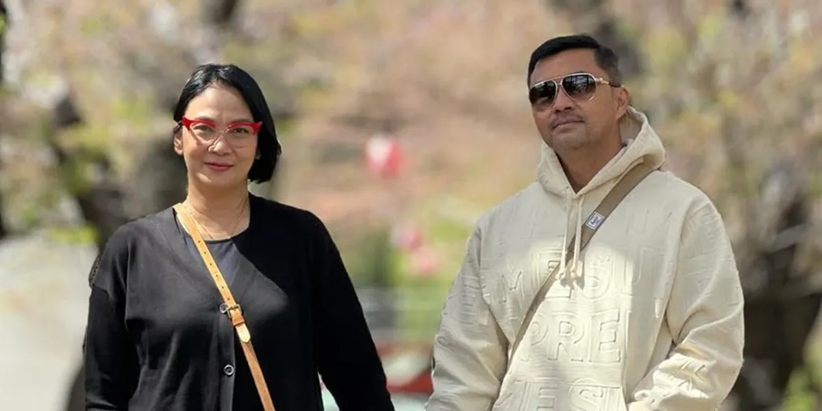 Portrait of Anjasmara's 50th Birthday, Dancing and Affectionate with Dian Nitami