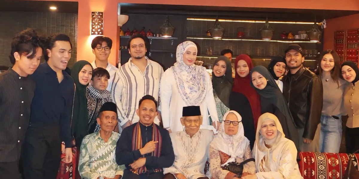 7 Photos of Halilintar Asmid's 57th Birthday, Feeding Children One by One - 2 In-Laws Present