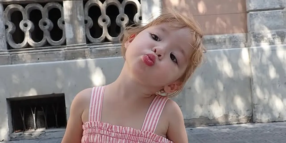 Portrait of Kamari's Birthday, Jennifer Coppen's Child, Turning 2 Years Old - Celebrated in the Middle of a Garden