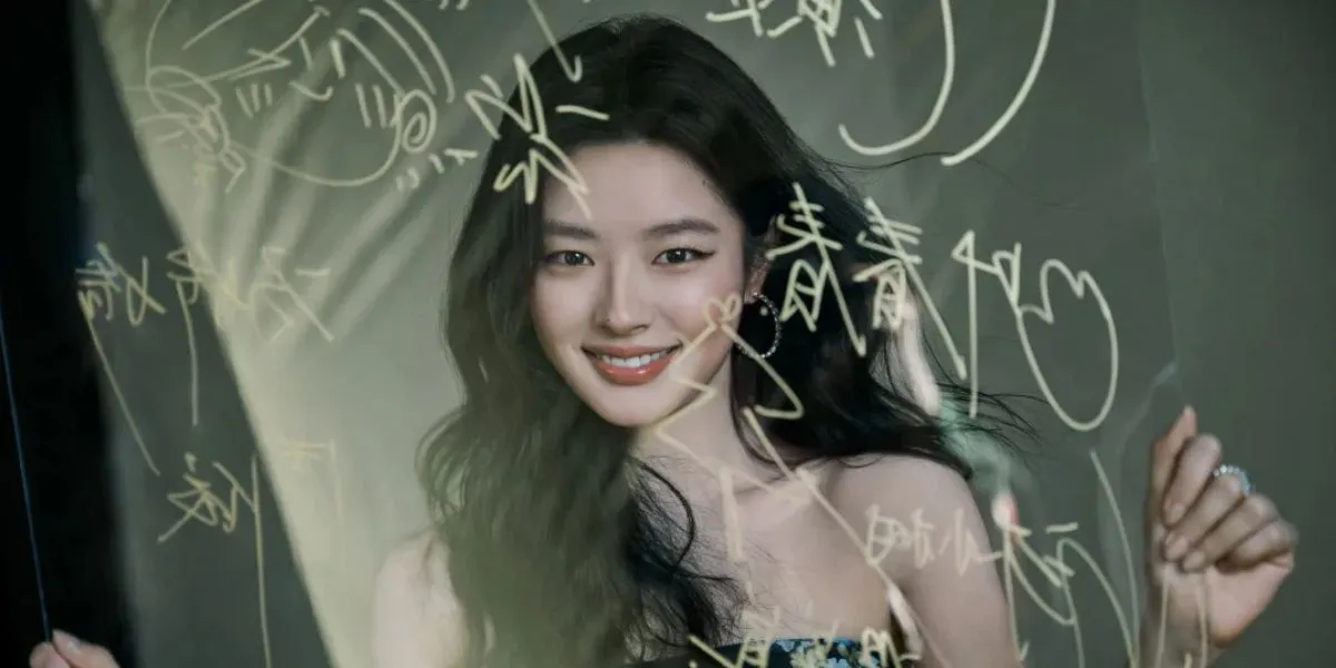 12 Portraits of Xu Ruohan Share Latest Photos Celebrating Her 28th Birthday