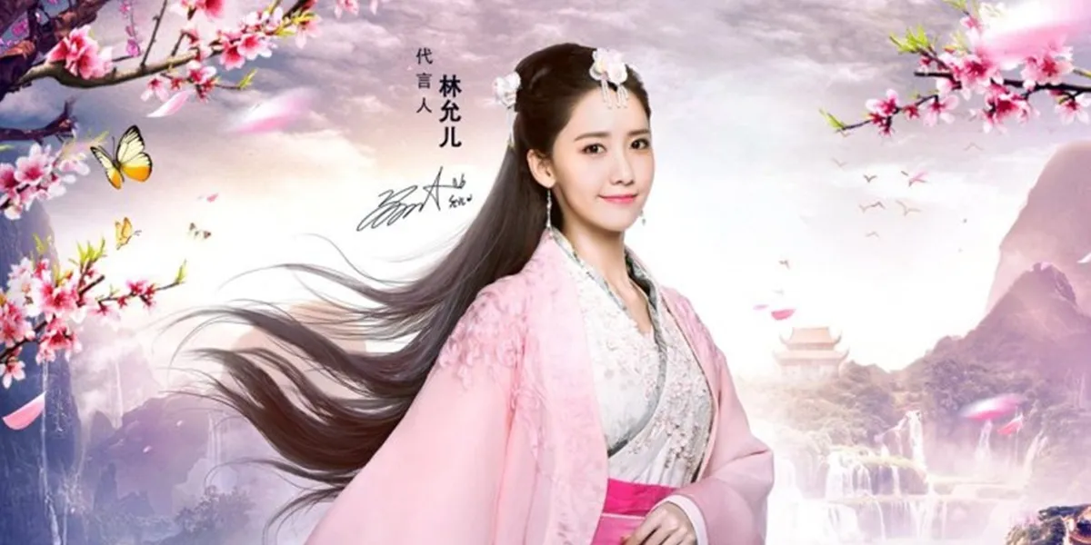 Portrait of Yoona When Acting in a Chinese Drama, Elegant and Badass Wearing Hanfu