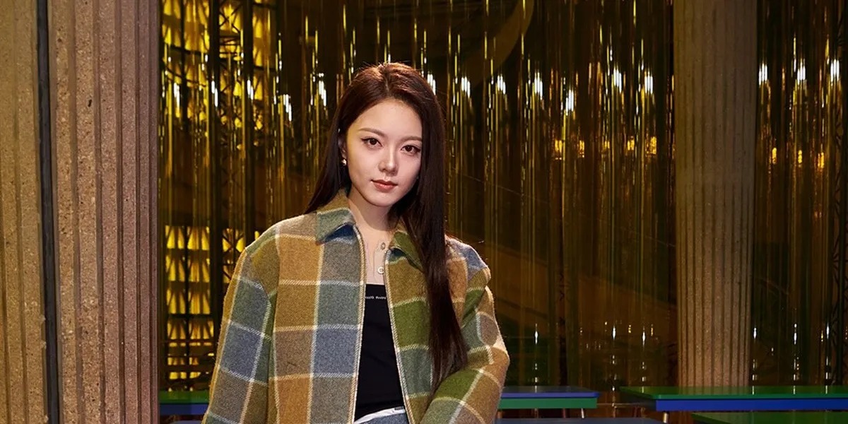 Portrait of Zhao Jinmai Appearing Stunning with Minimalist Makeup to Bareface