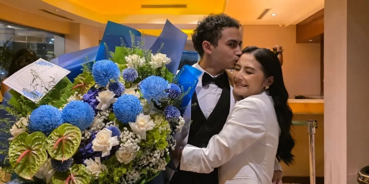 Prilly Latuconsina Expresses Pride in Omara Esteghlal's Achievement as Best Leading Actor at FFW