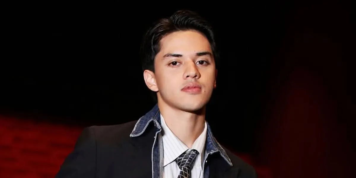 Profile of Jeremie Moeremans, Aurelie's Brother, Not Yet Brave Enough to Read His Sister's Book