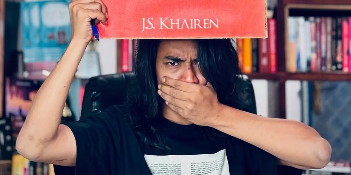 Profile of J.S. Khairen, a Bestselling Author Who Boldly Critiques the Government