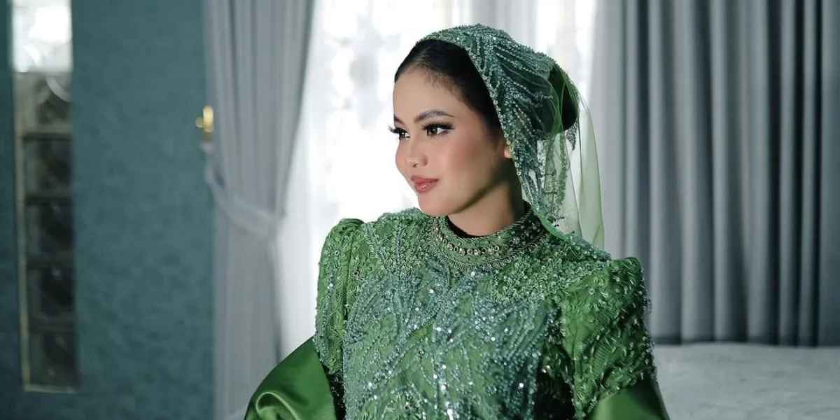 Putri Isnari Pengajian dan Siraman 7 Bulan Kehamilan, Pancarkan Aura Bumil Glowing