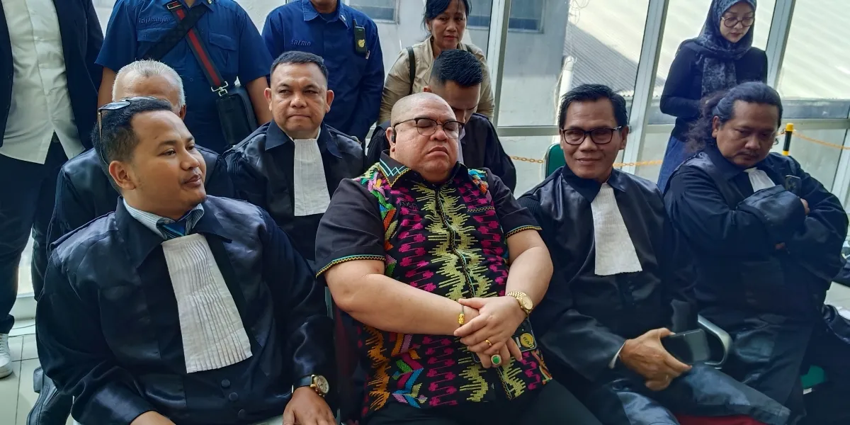 Razman Nasution Shed Tears Receives Support from Street Musicians