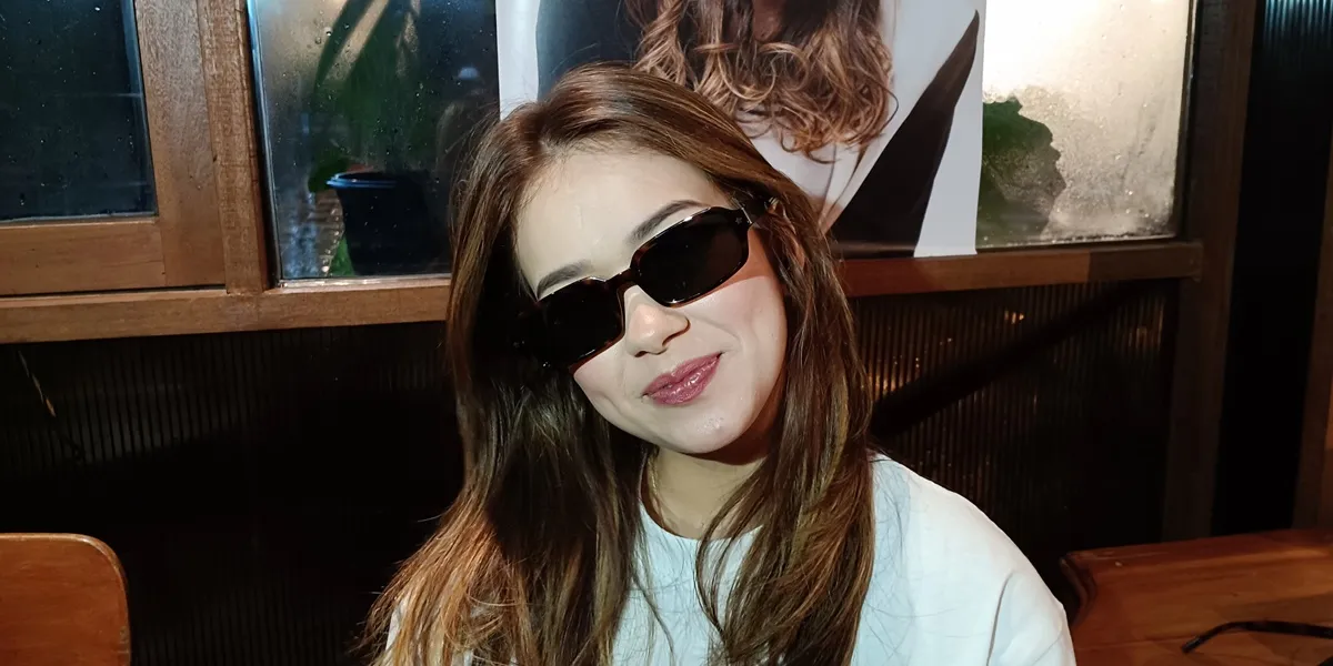 Rebecca Klopper Admits Glasses Are a Must-Have Accessory, 'Saver' When Eyes Are Tired