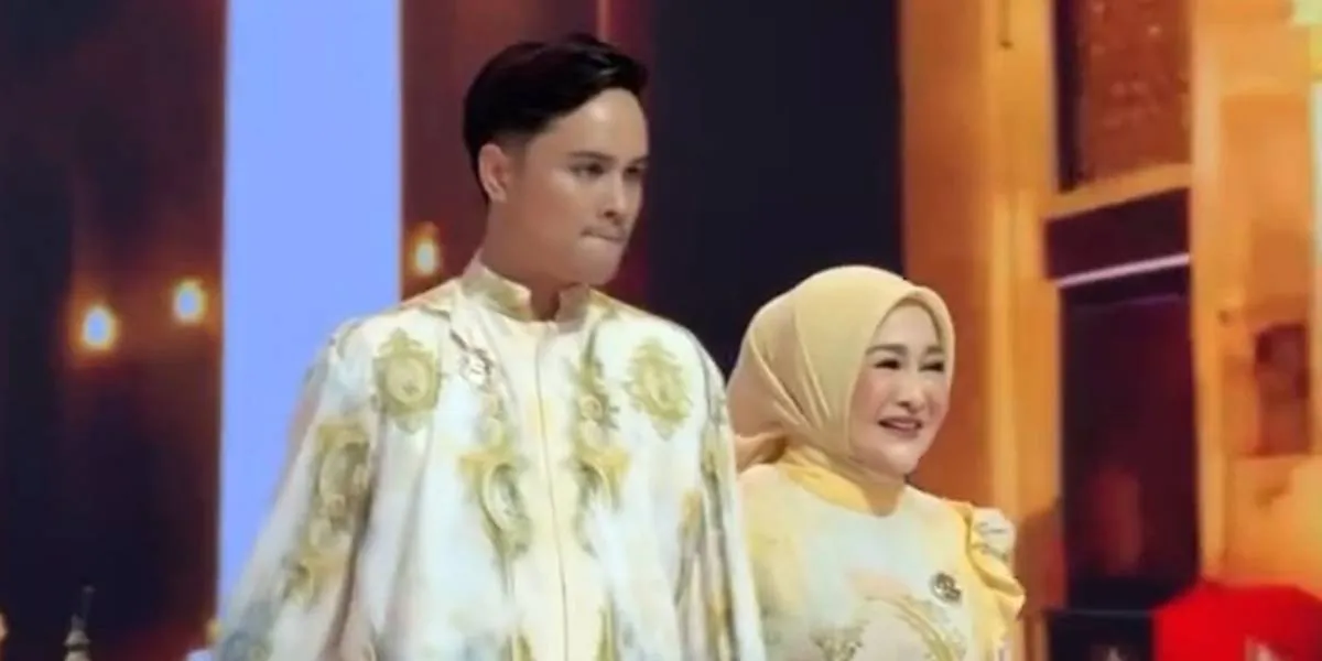 Ressa Rizky Rossano, Denada's Child, Walks on the Runway with Mama Ratih