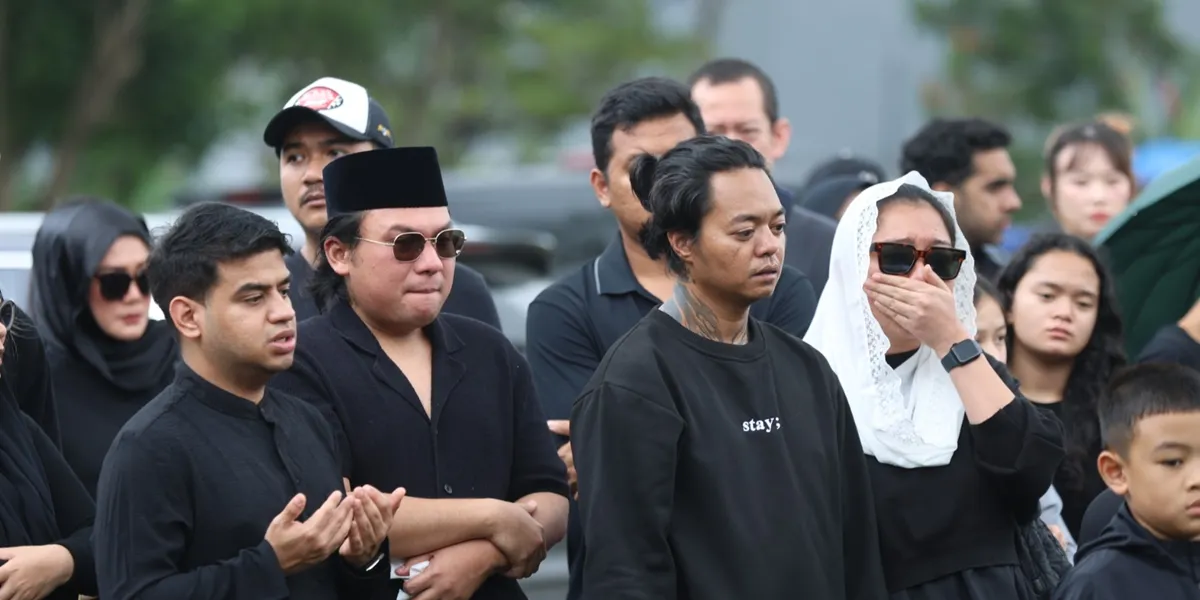 Reza Arap Attends the Tahlilan for Lula Lahfah on the Third Day, Meets the Late Father's Family