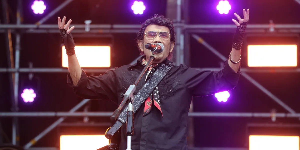 Rhoma Irama Supports the 'Go Green' Movement of Indosiar, Replacing Flower Arrangements with Real Trees