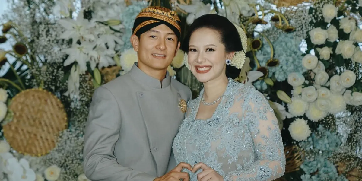 Rio Haryanto & Athina Hold a Tingkepan Ceremony, Ready to Welcome the Birth of Their First Child
