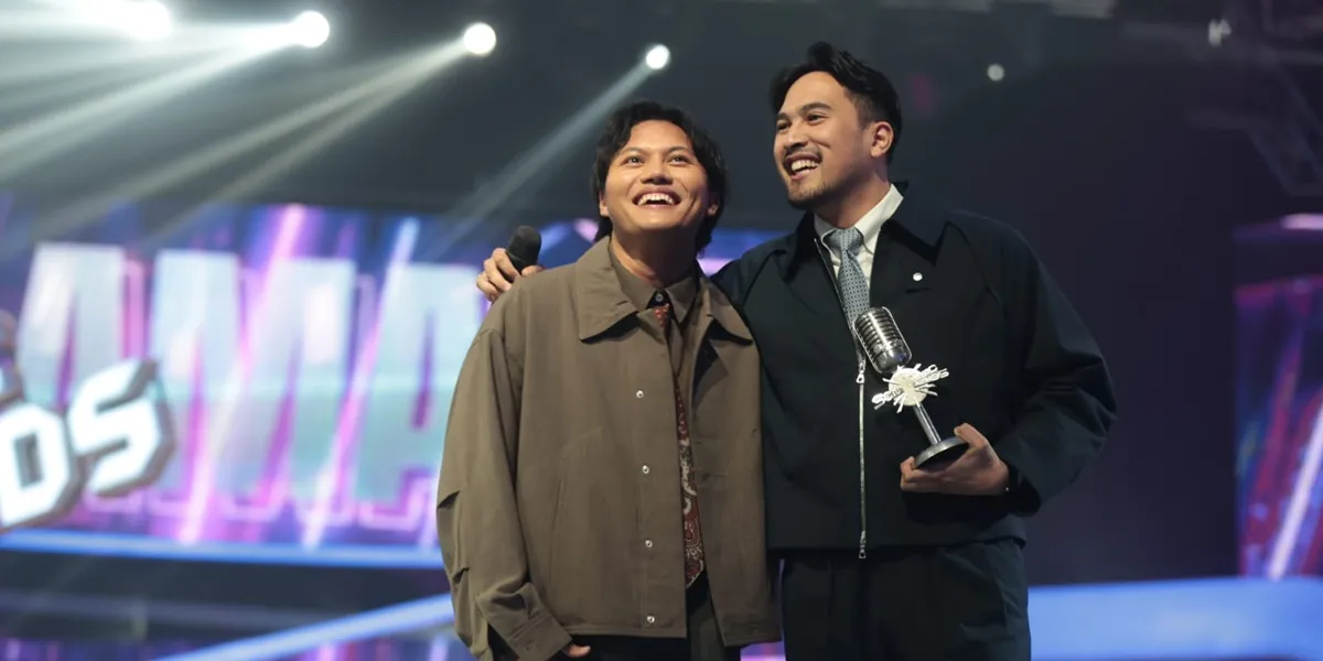 Rizky Febian and Adrian Khalif Sweep Two Trophies at the SCTV Music Awards 2026, 'Alamak' a Huge Success