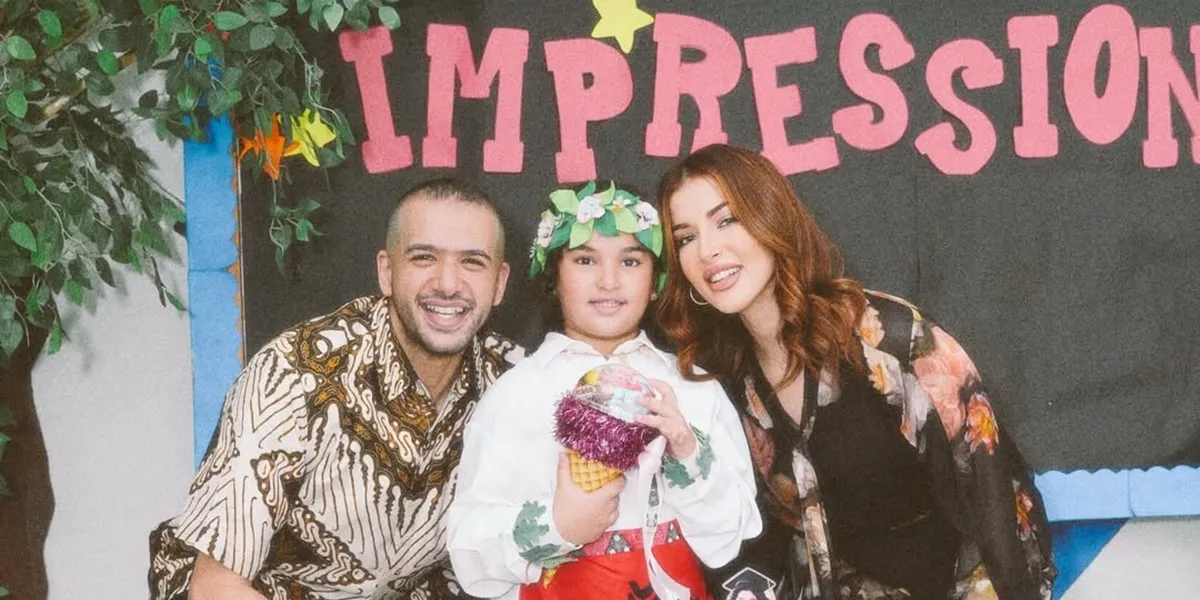 Contoh Co-Parenting: Selebriti Hadiri Konvokesyen Anak Bersama Bekas Pasangan - selebriti news from KapanLagi.com