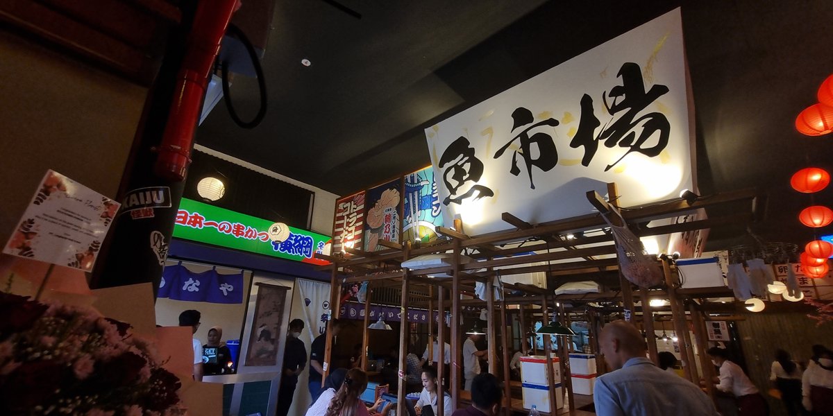 Like Eating in Japan, Roji Ramen Adopts the Concept of Japanese Street
