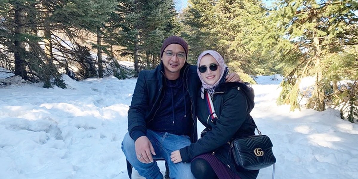 The Excitement of Pasha Ungu and His Wife Performing Umrah and Vacationing Together