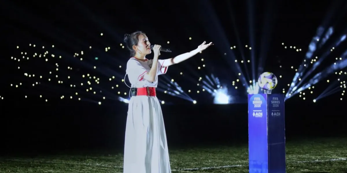 Shanna Shannon Performed 'Tanah Airku' at SUGBK, Audience Sang Along